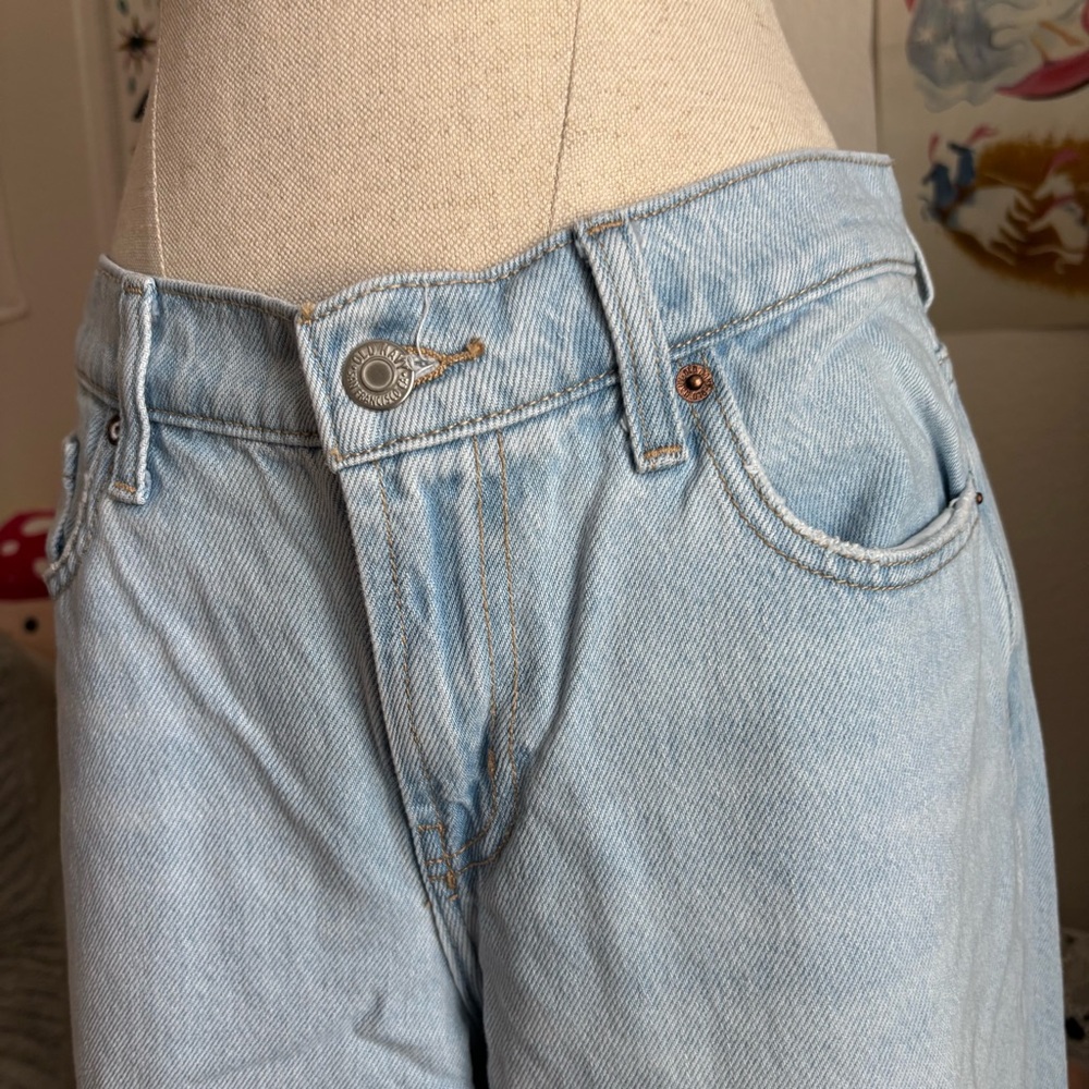 Light wash jeans - Picture 3 of 6